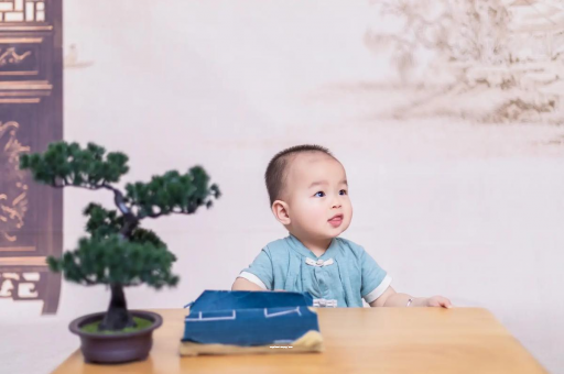 供卵包生男孩公司怀孕肚子中间凹两边凸